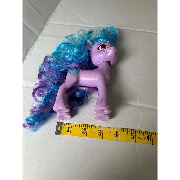 2021 Hasbro My Little Pony Unicorn Izzy Moonbow - Picture 6 of 6